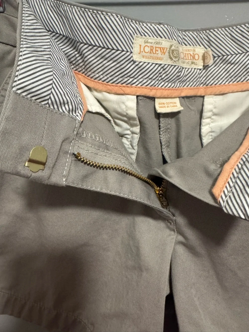 EUC- J. Crew- Women's Khaki 100% Cotton Chino Shorts. Size 8